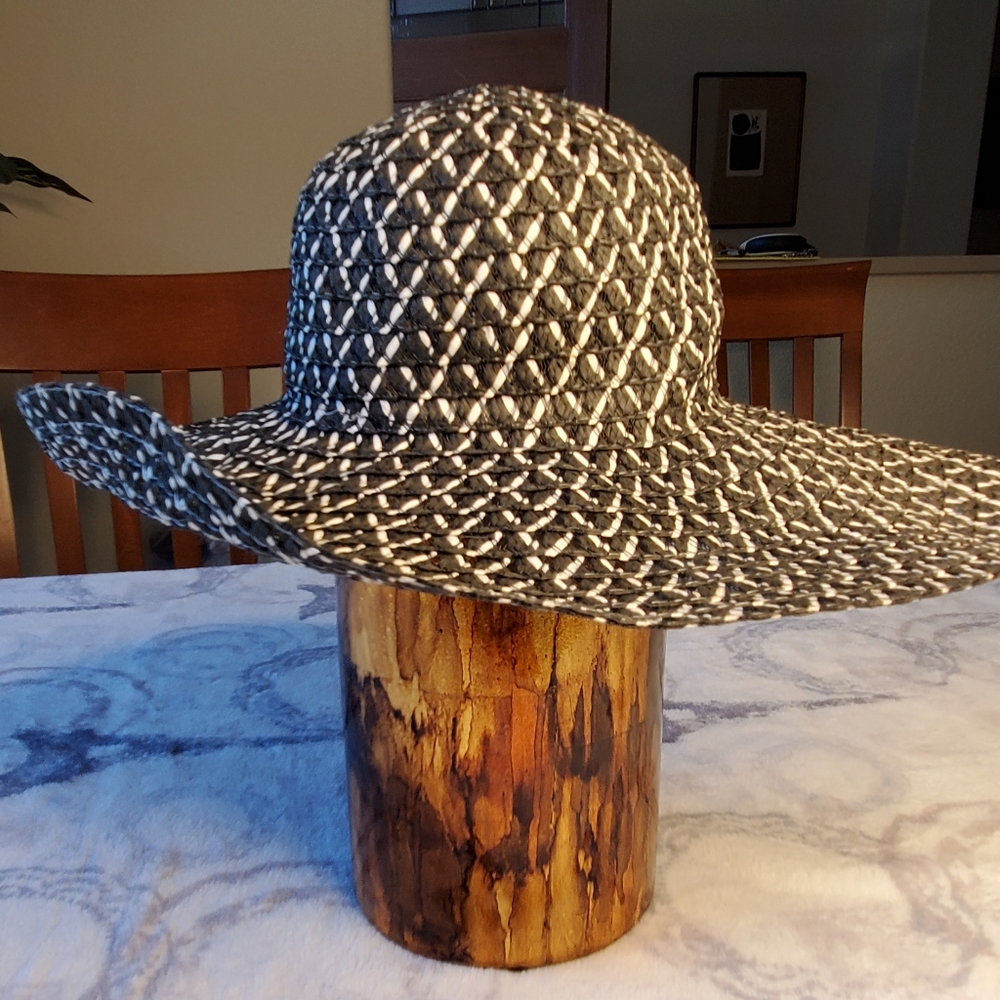 NWOT  Finely Woven Summer Hat - black & white - Picture 4 of 11